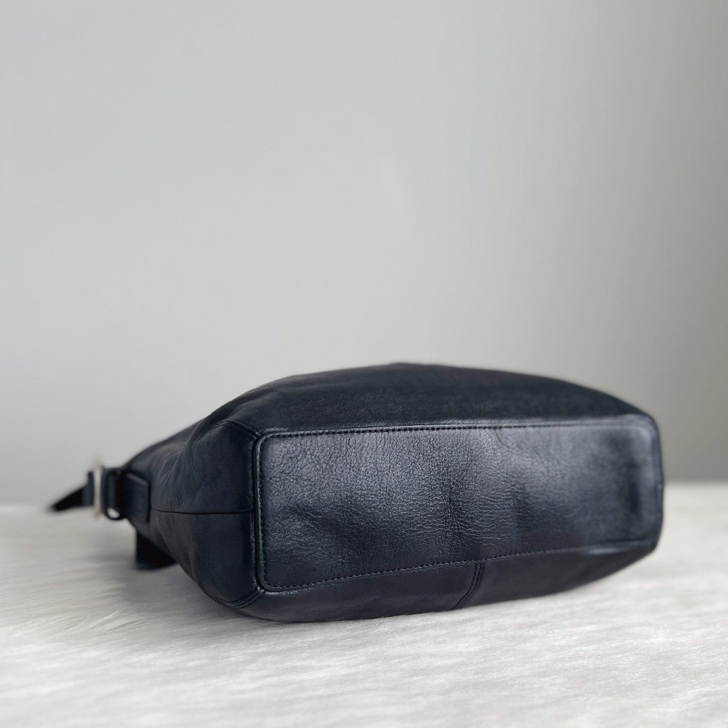 Coach Black Leather Front Logo Crossbody Shoulder Bag Excellent