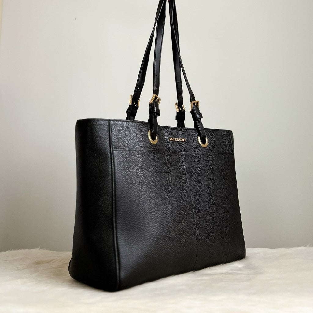 Michael Kors Black Leather Triple Compartment Large Shoulder Bag Excellent