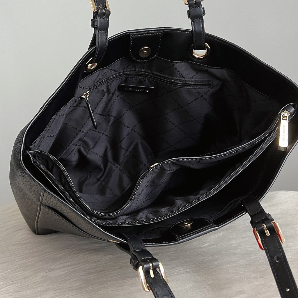 Michael Kors Black Leather Triple Compartment Large Shoulder Bag Excellent