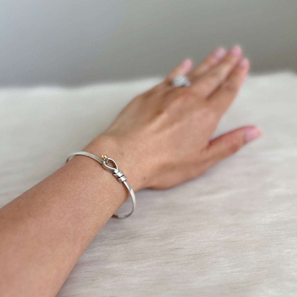 Tiffany & Co 18K Solid Gold Dot Detail Hook Bangle Excellent