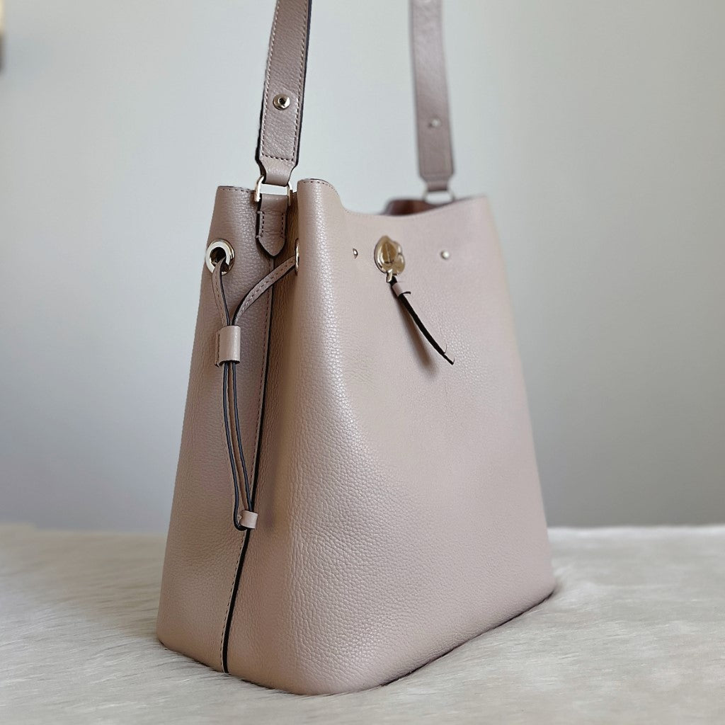 Kate Spade Nude Leather Bucket Drawstring Crossbody Shoulder Bag Like New