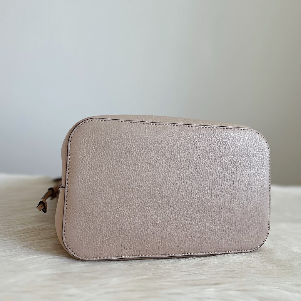 Kate Spade Nude Leather Bucket Drawstring Crossbody Shoulder Bag Like New