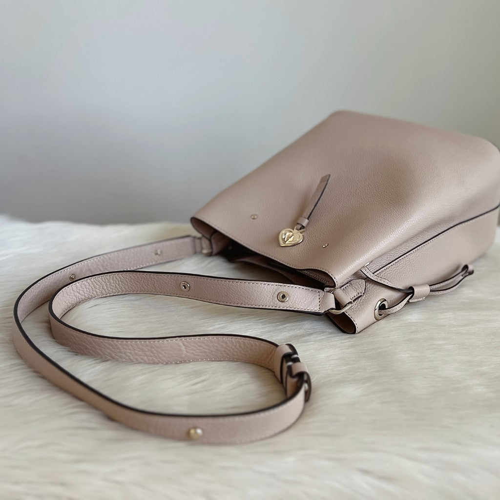 Kate Spade Nude Leather Bucket Drawstring Crossbody Shoulder Bag Like New
