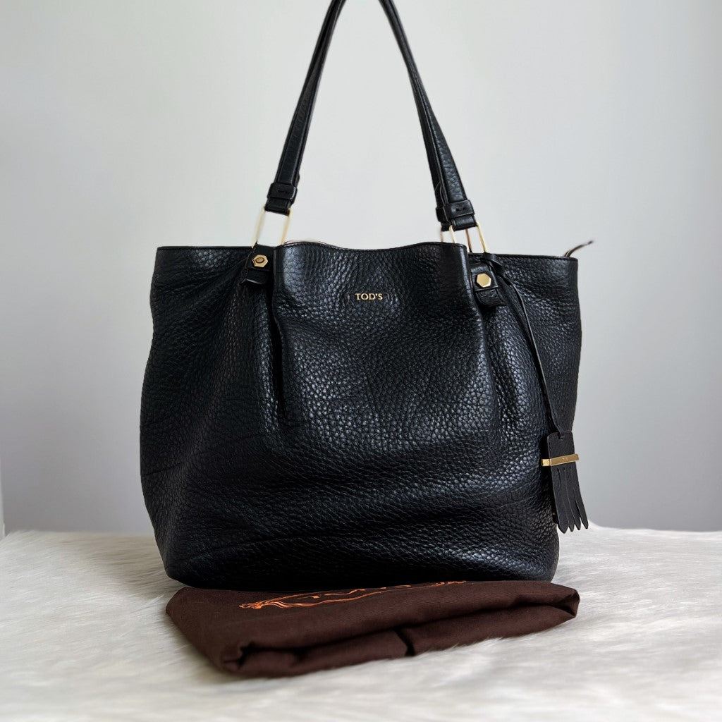 Tod's Black Leather Tassel Charm Detail Career Shoulder Bag Like New