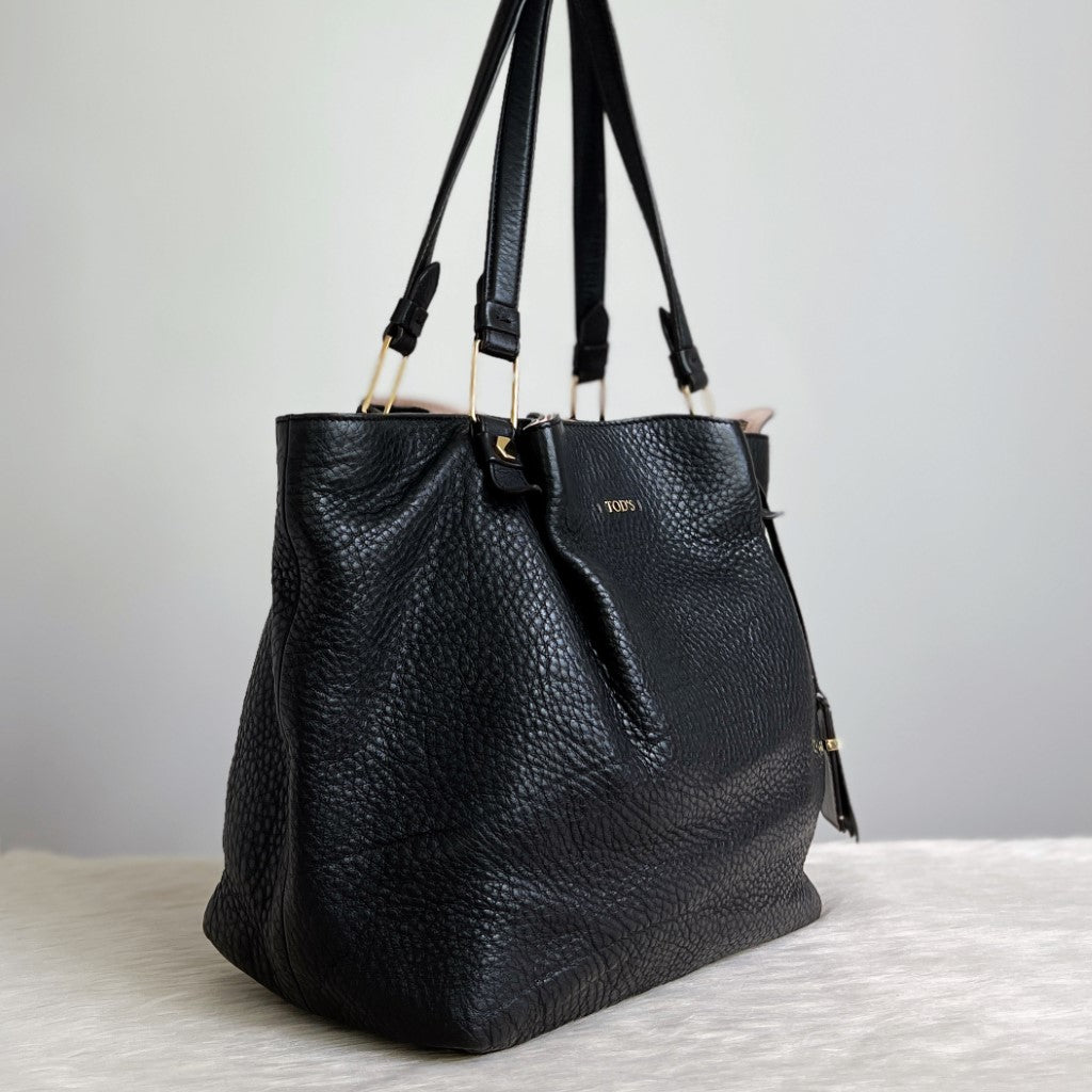 Tod's Black Leather Tassel Charm Detail Career Shoulder Bag Like New