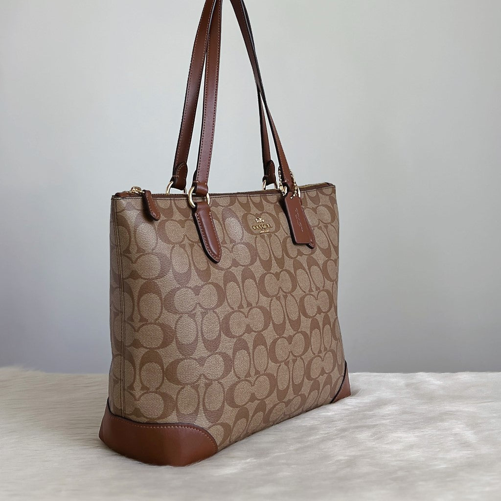 Coach Signature Monogram Career Shoulder Bag Like New
