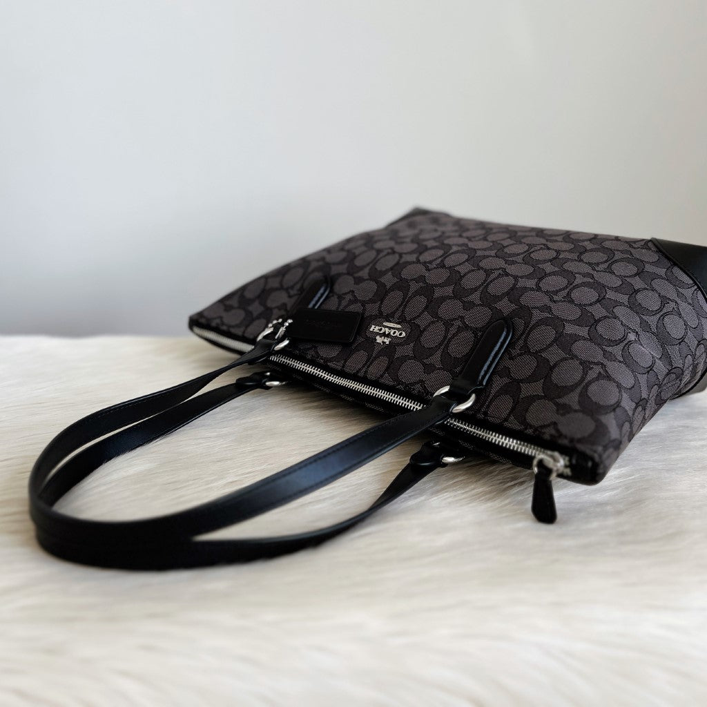 Coach Black Leather Monogram Front Logo Shoulder Bag Excellent