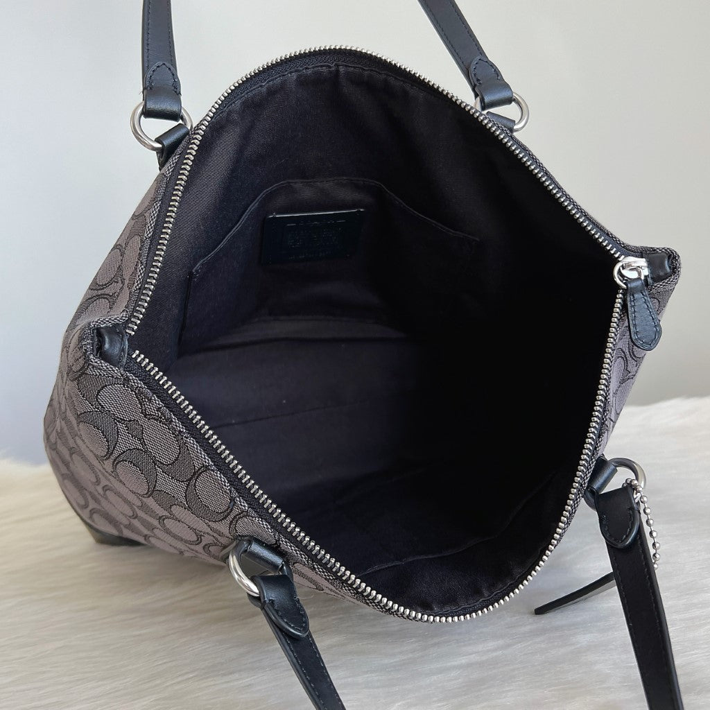 Coach Black Leather Monogram Front Logo Shoulder Bag Excellent