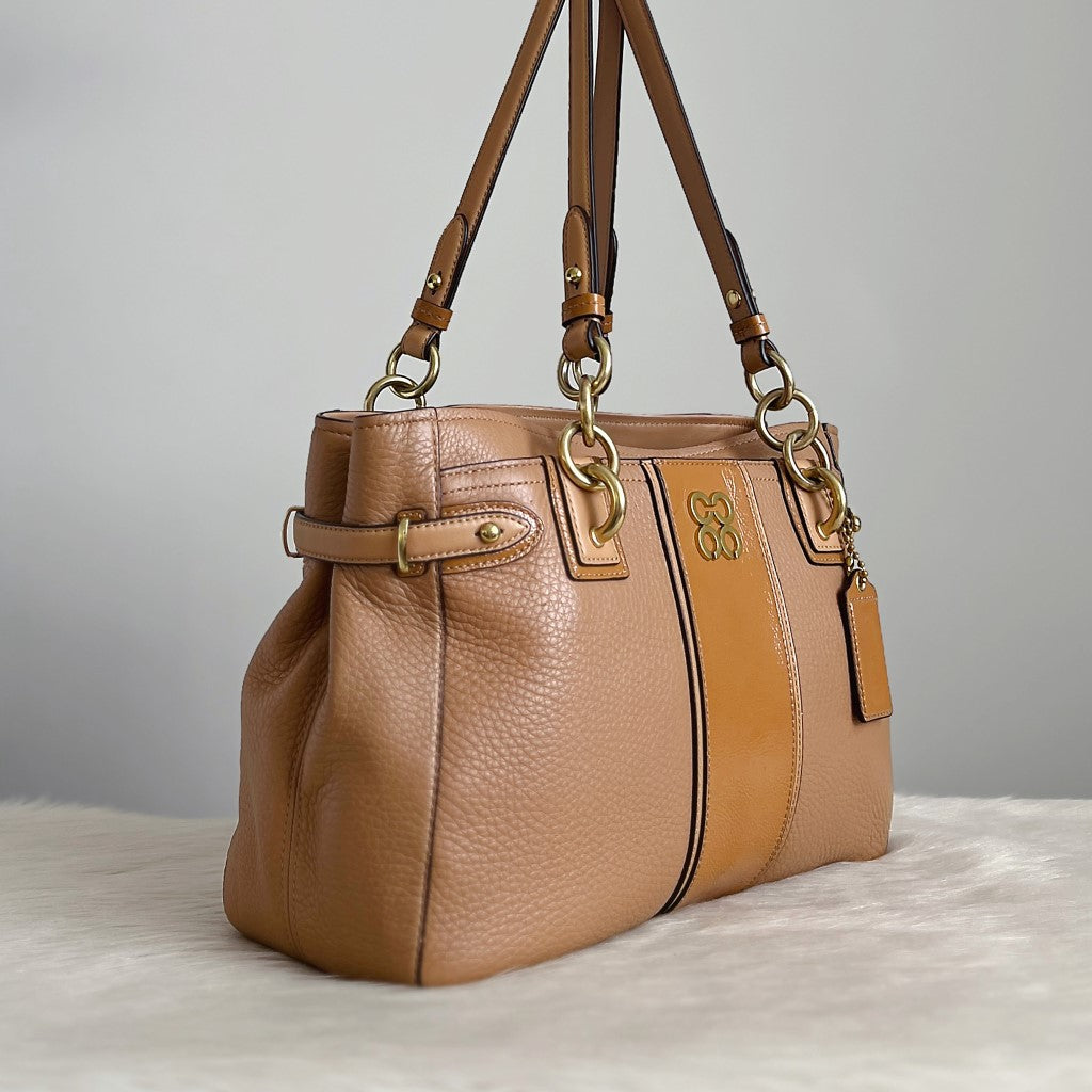 Coach Two Tone Leather Triple Compartment Chain Detail Shoulder Bag