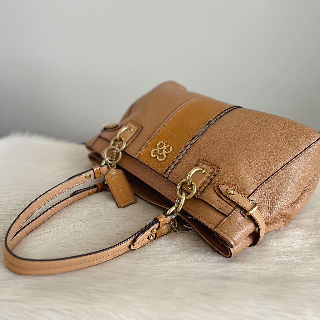 Coach Two Tone Leather Triple Compartment Chain Detail Shoulder Bag