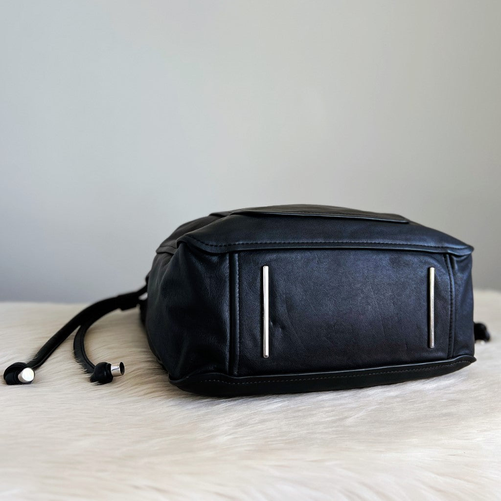 Marc Jacobs Black Leather Drawstring 2 Way Shoulder Bag Excellent