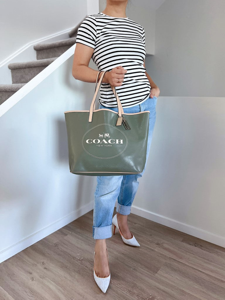 Coach Olive Front Logo Charm Detail Large Shoulder Bag Excellent