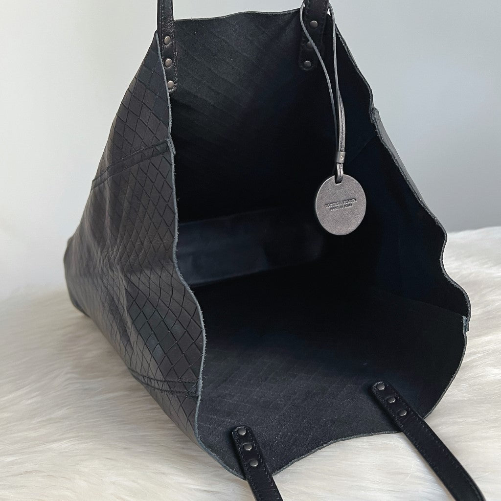 Bottega Veneta Black Leather Signature Intrecciomirage Large Tote Bag Excellent
