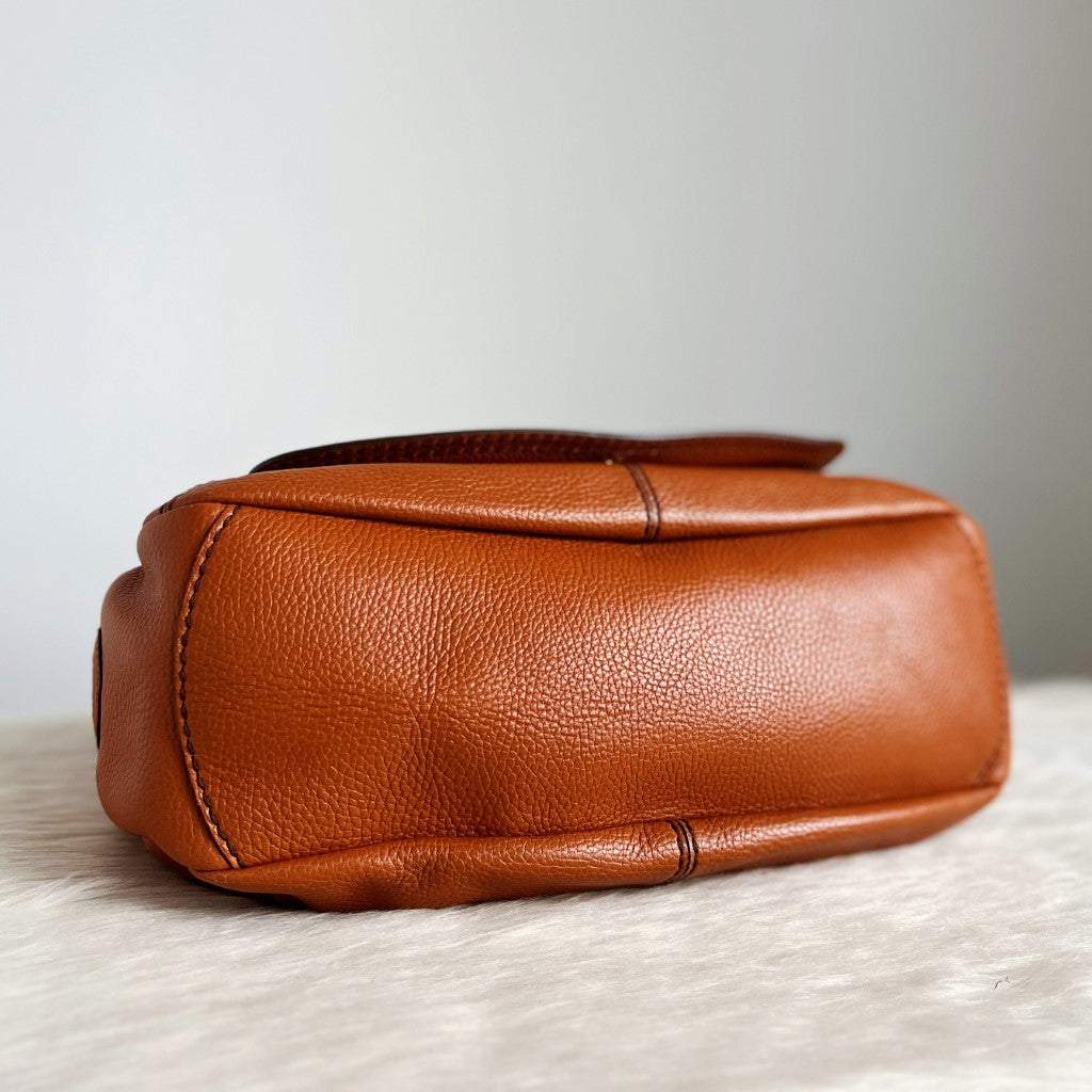 Tod's Caramel Leather Front Pocket Shoulder Bag Excellent