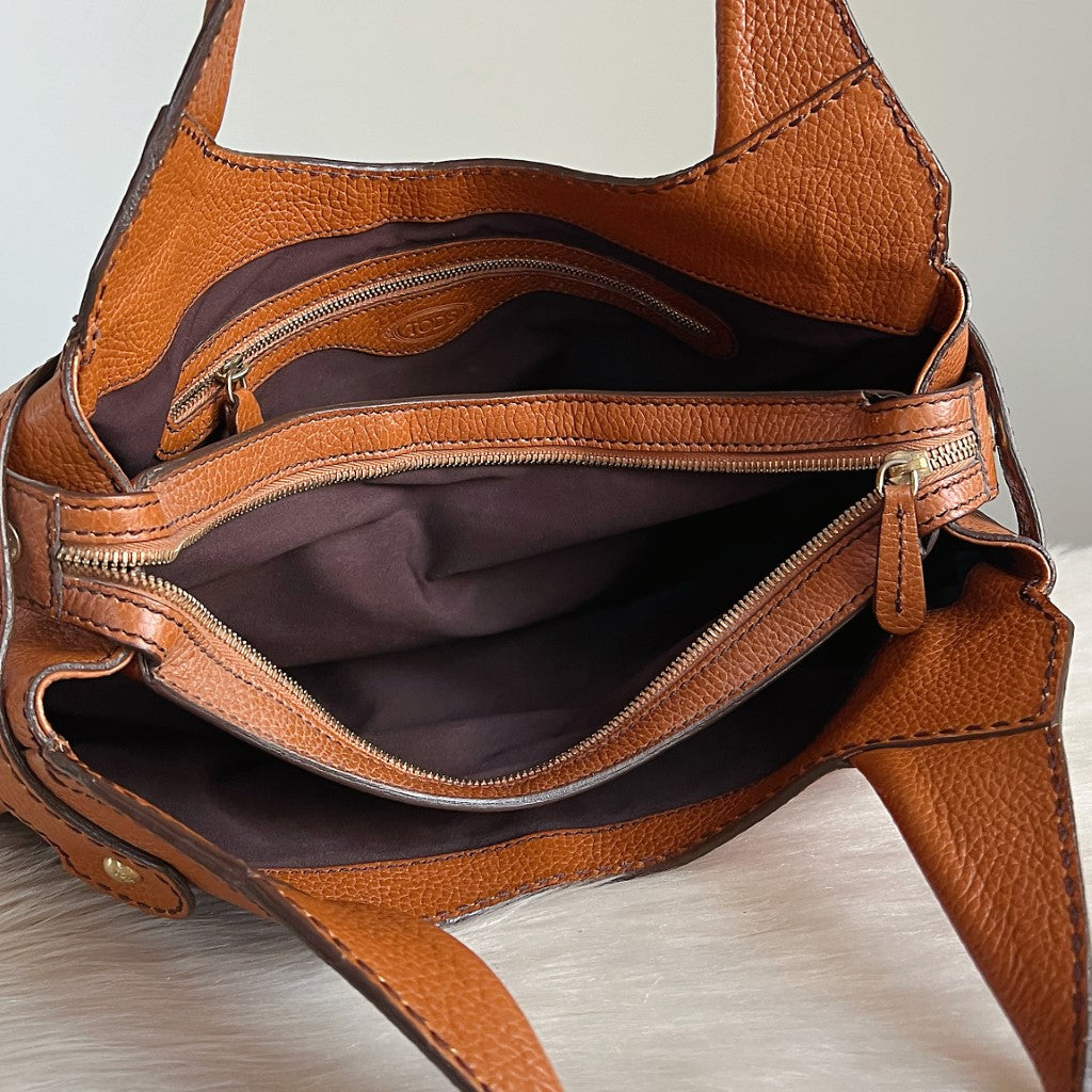 Tod's Caramel Leather Front Pocket Shoulder Bag Excellent