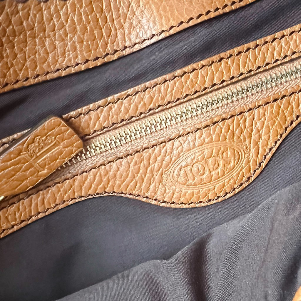 Tod's Caramel Leather Front Pocket Shoulder Bag Excellent