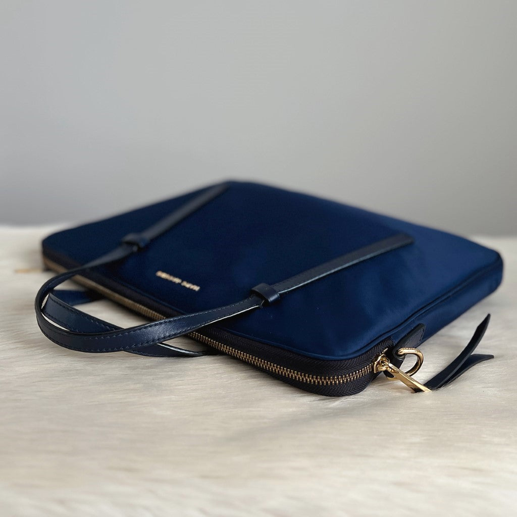 Marc Jacobs Navy Front Logo 2 Way Laptop Shoulder Bag Like New