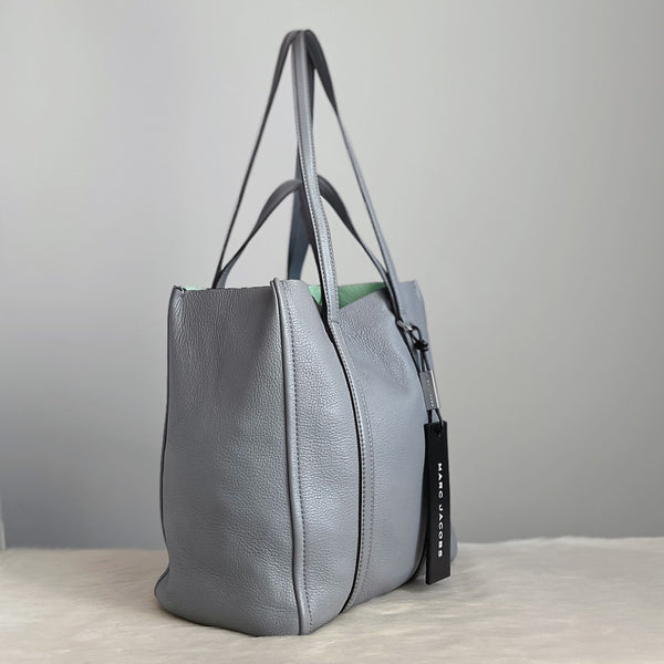 Marc Jacobs Grey Leather Oversized Charm Detail 2 Way Shoulder Bag Excellent