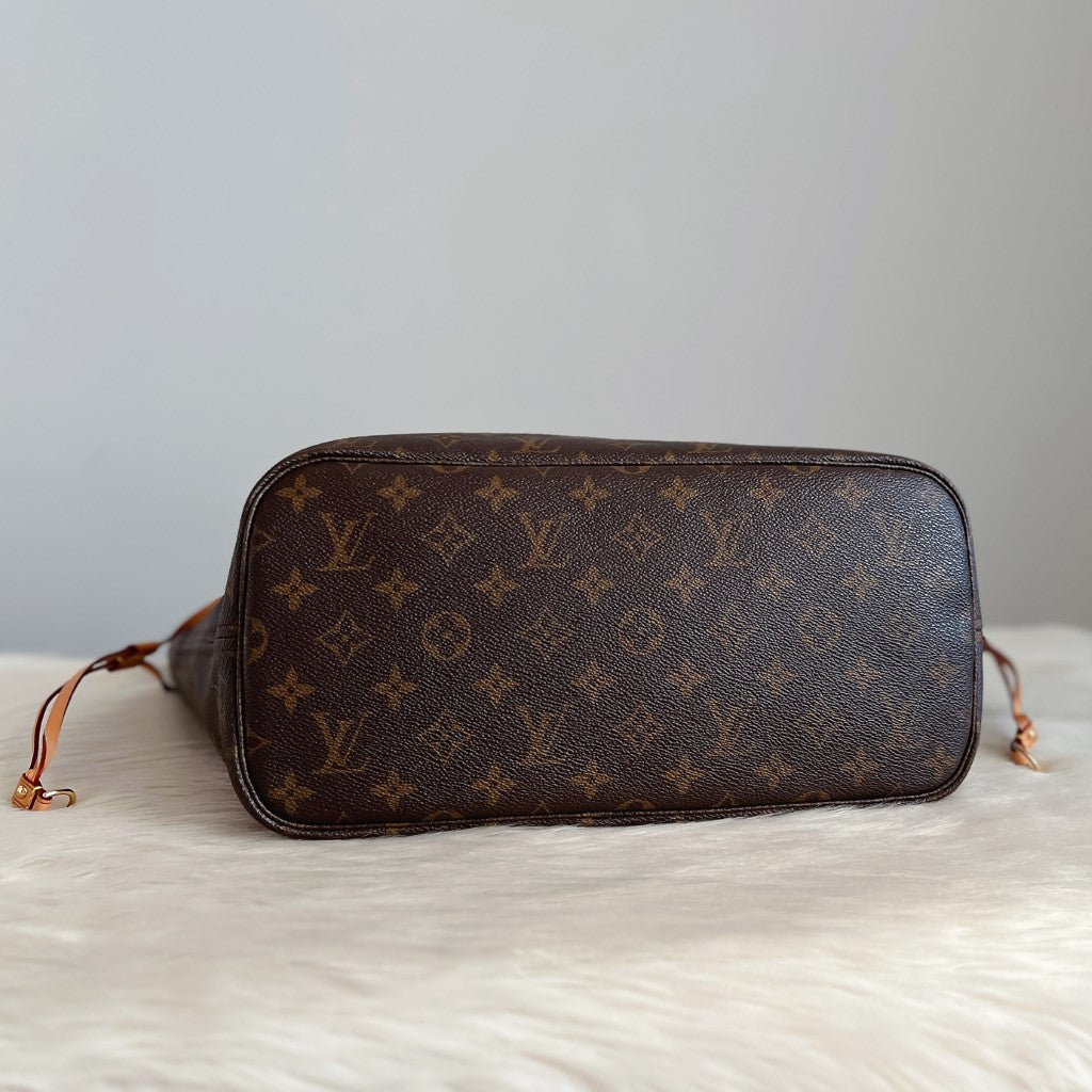 Louis Vuitton Classic Monogram Neverfull MM Shoulder Bag