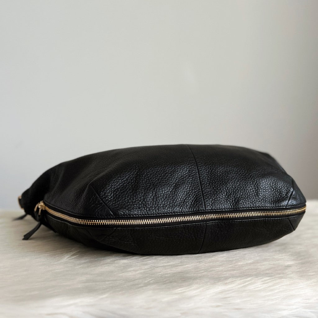 Tory Burch Black Leather Front Logo Large 2 Way Shoulder Bag Excellent