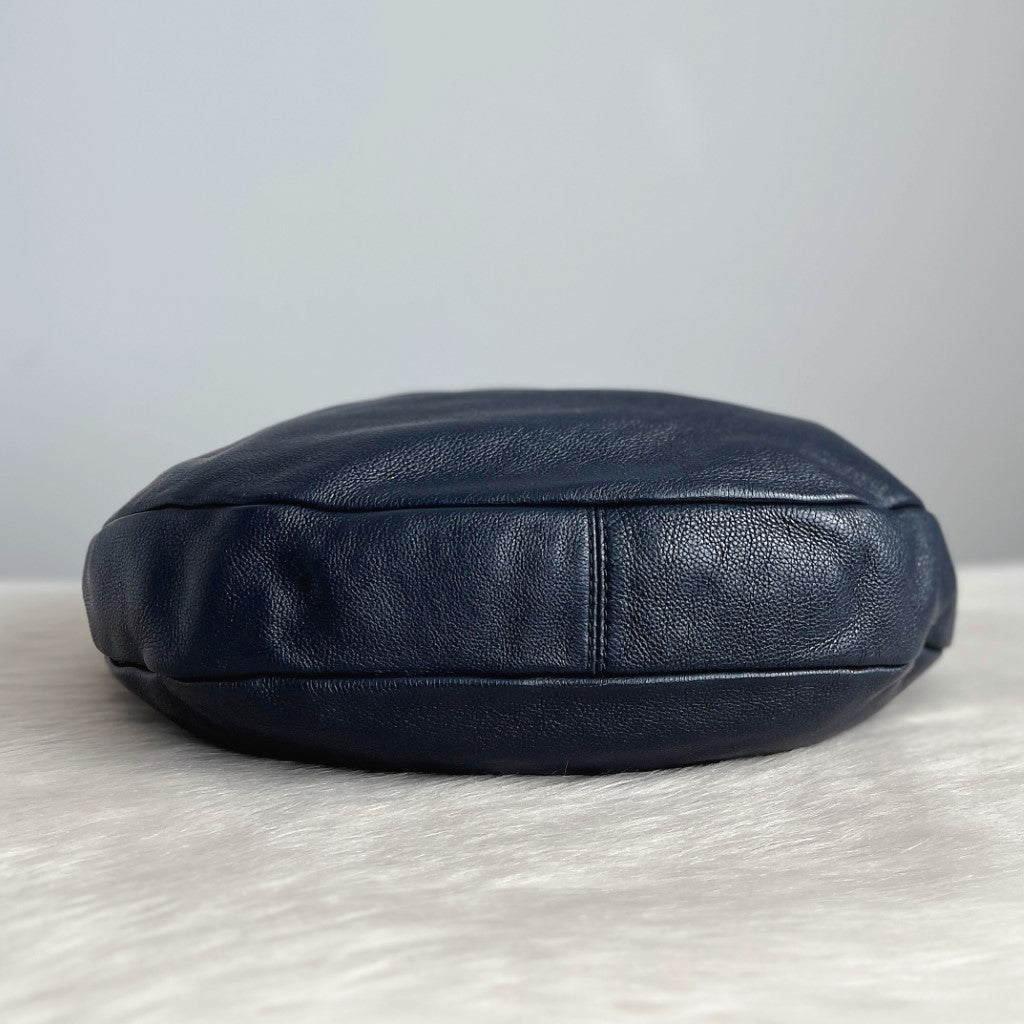 Marc Jacobs Navy Leather Front Logo Slouchy 2 Way Shoulder Bag