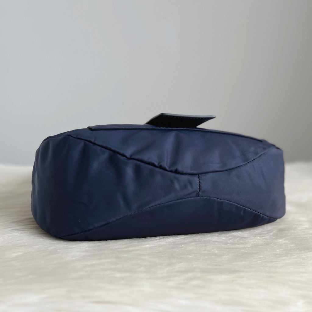 Marc Jacobs Navy Front Patch Zip Flap Crossbody Shoulder Bag Excellent