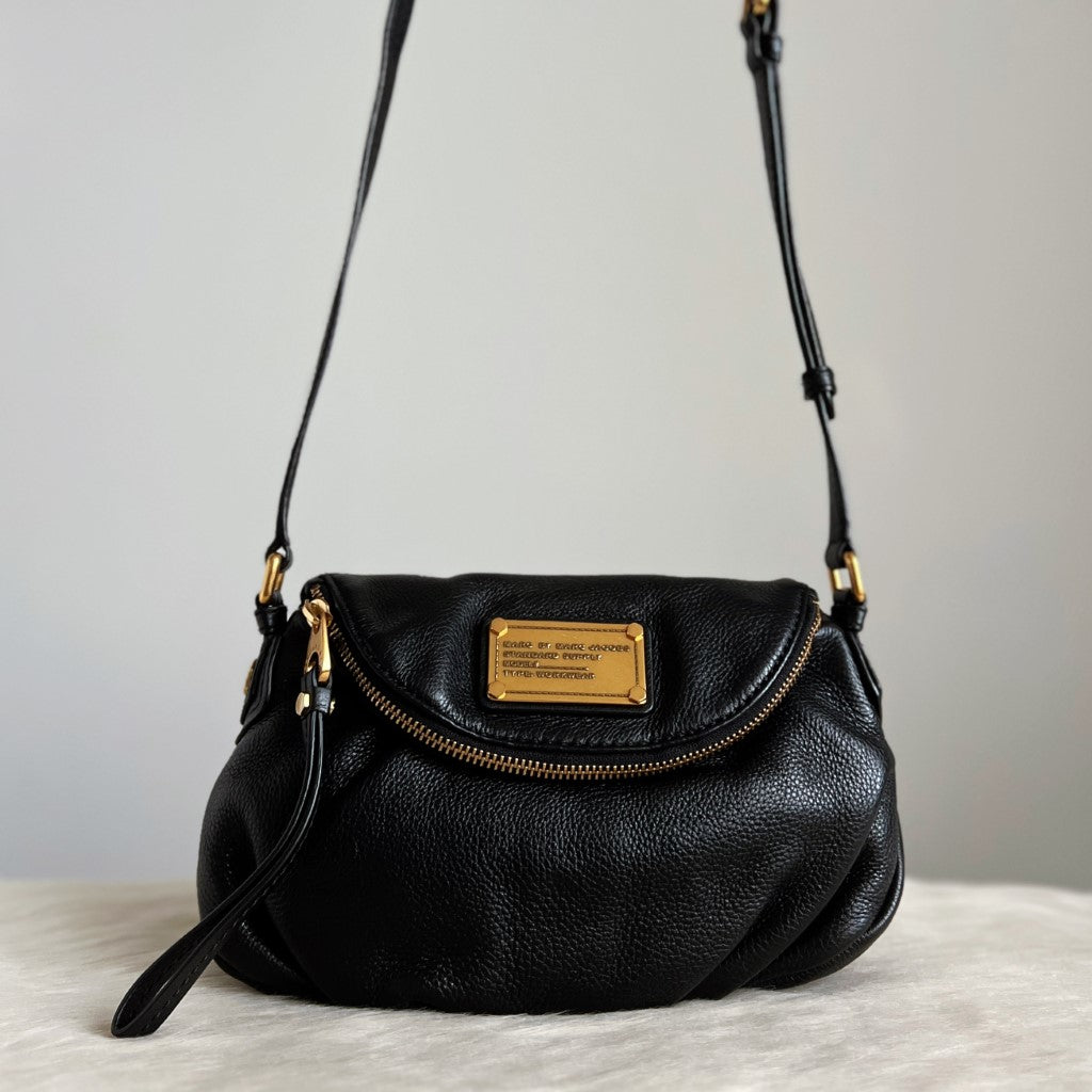 Marc Jacobs Black Leather Front Logo Zip Flap Crossbody Shoulder Bag Excellent
