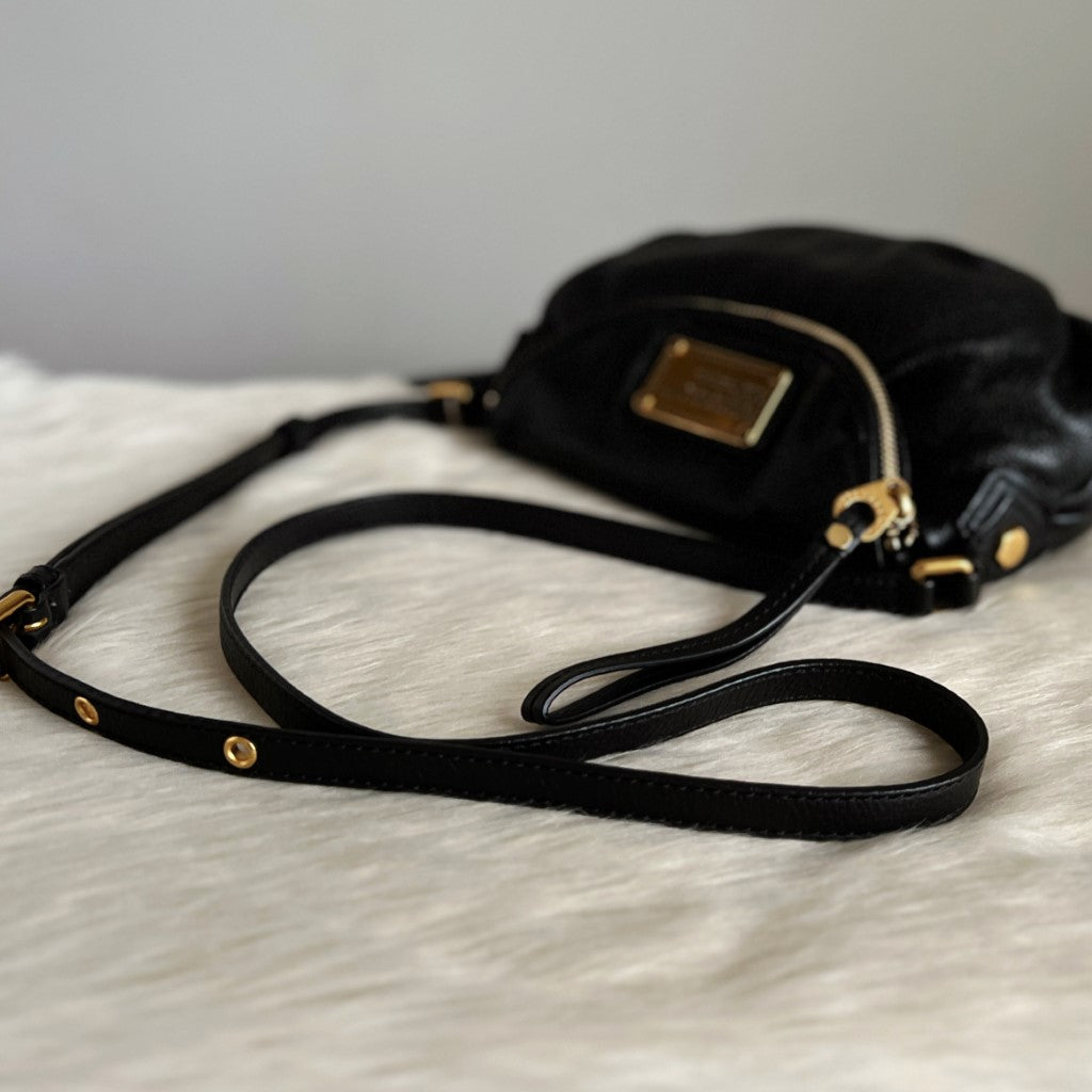 Marc Jacobs Black Leather Front Logo Zip Flap Crossbody Shoulder Bag Excellent