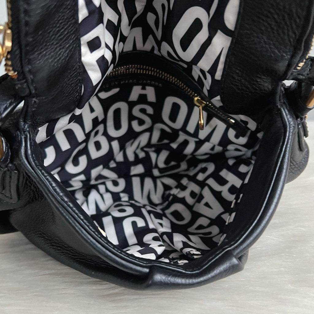 Marc Jacobs Black Leather Front Logo Zip Flap Crossbody Shoulder Bag Excellent