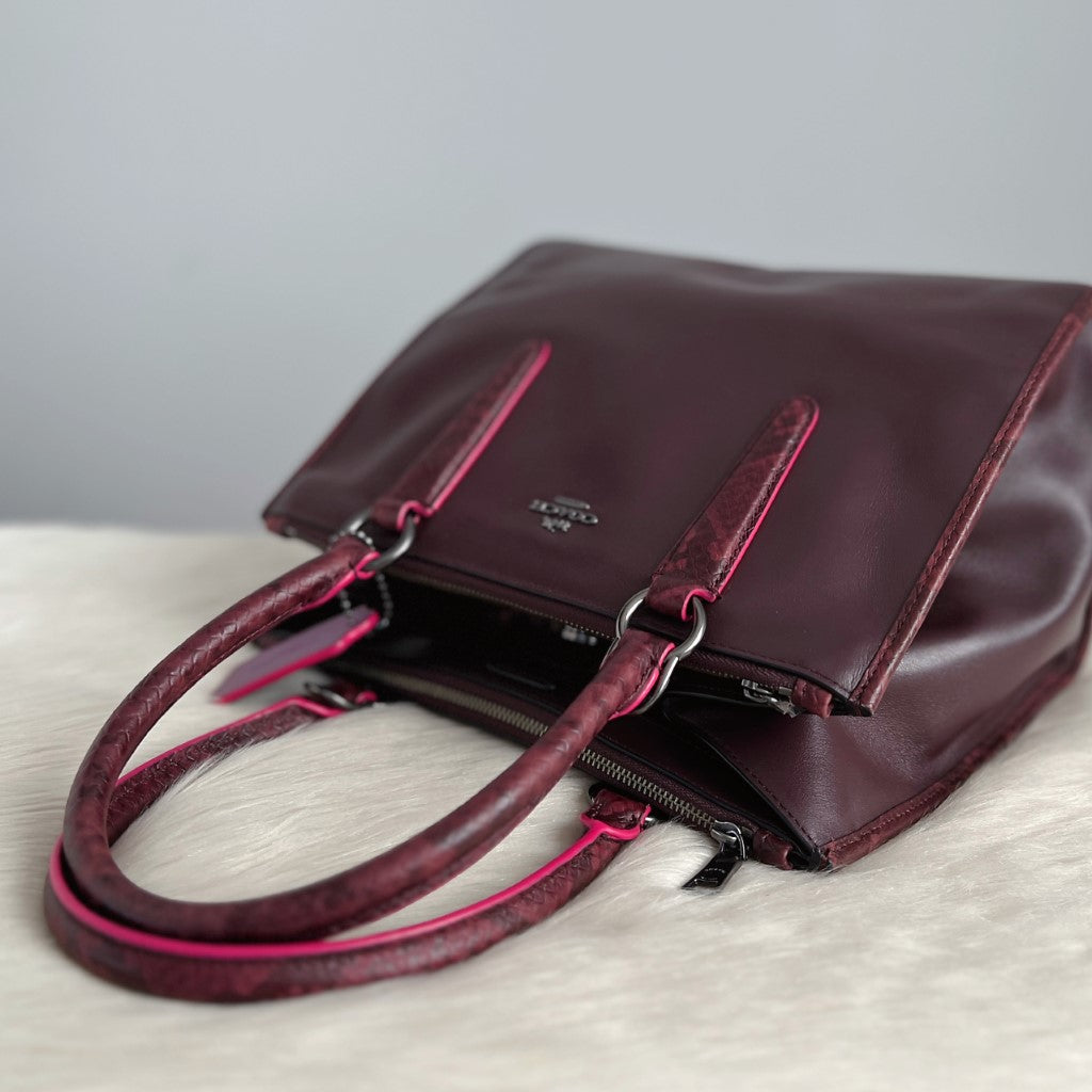 Coach Plum Leather Front Logo Triple Compartment 2 Way Shoulder Bag Excellent