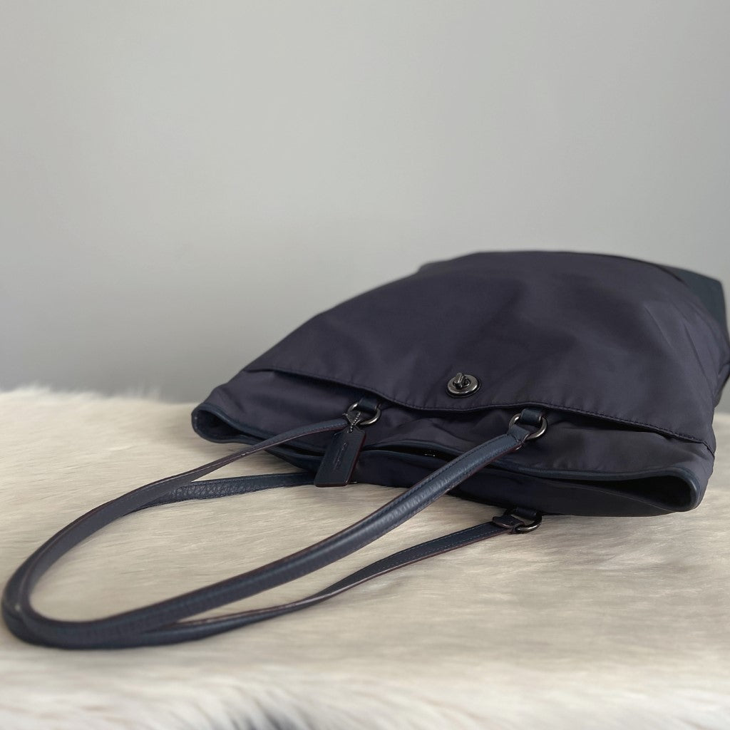 Coach Navy Leather Patchwork Front Turn Lock Shoulder Bag Excellent