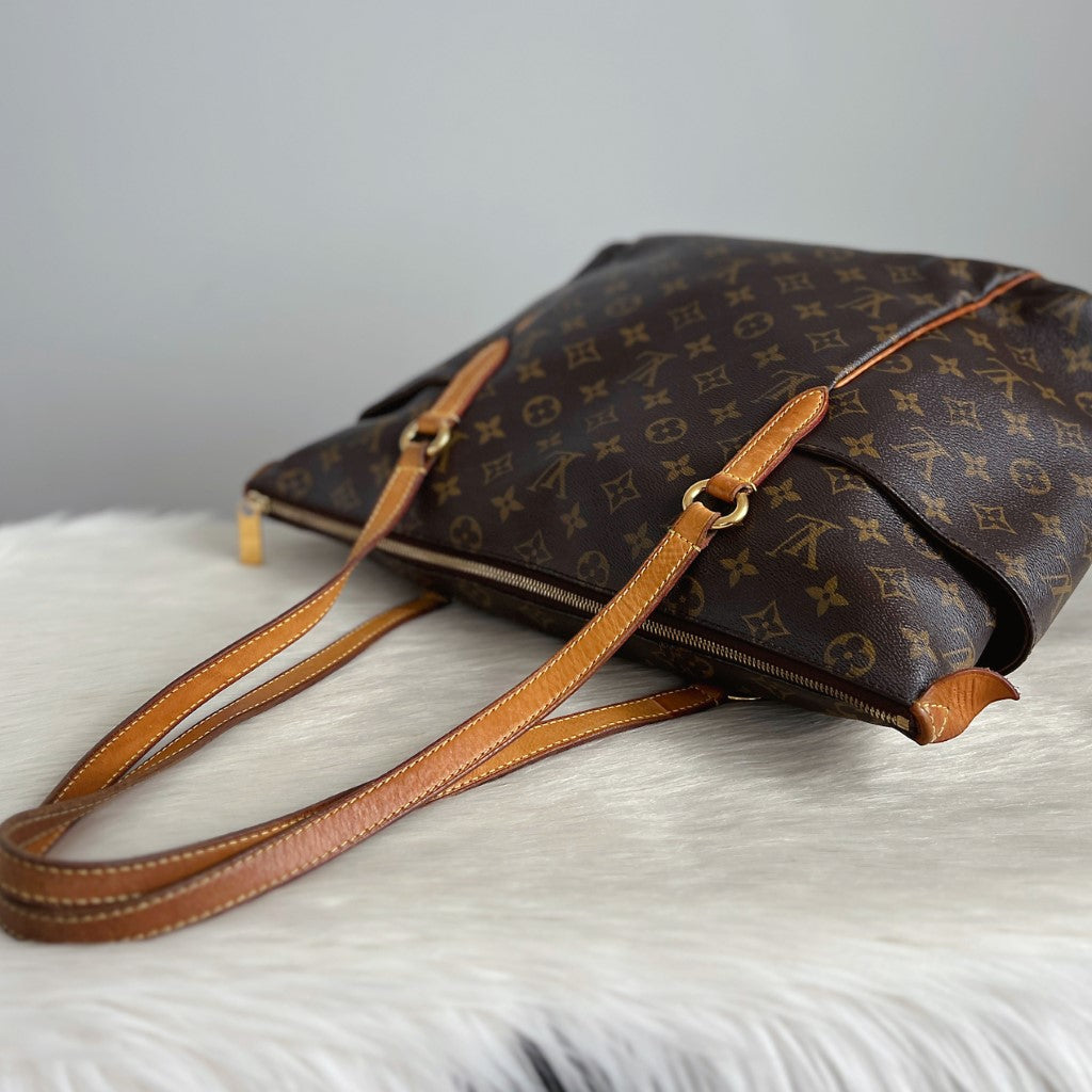 Louis Vuitton Signature Monogram Totally MM Shoulder Bag