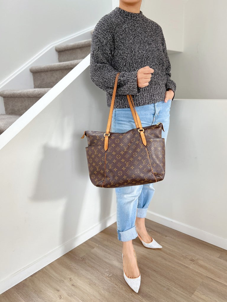 Louis Vuitton Signature Monogram Totally MM Shoulder Bag
