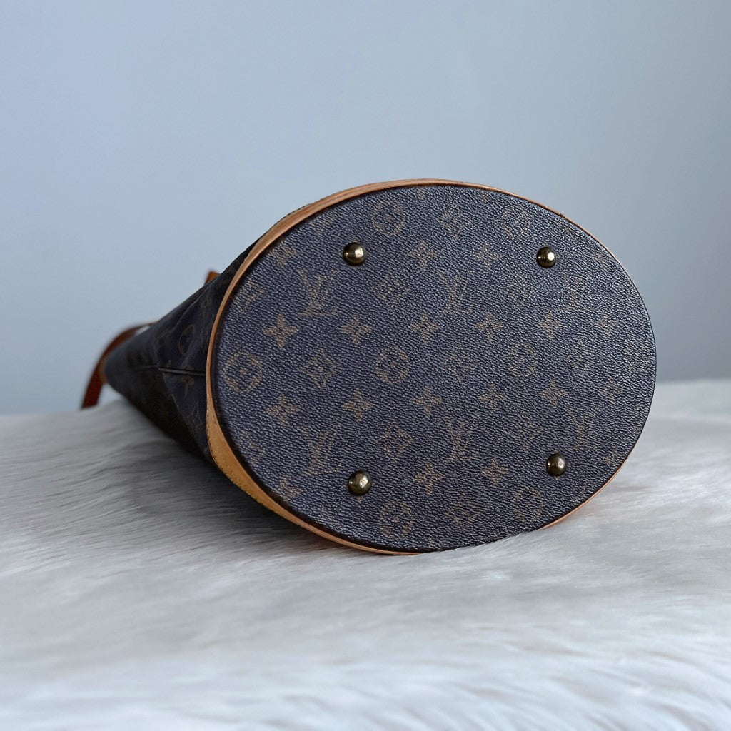 Louis Vuitton Signature Monogram Bucket GM Shoulder Bag