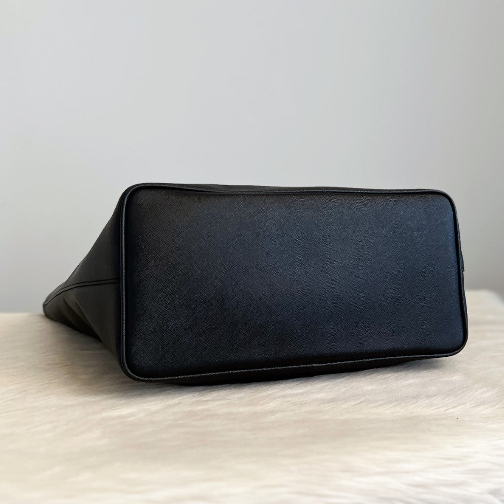 Marc Jacobs Black Front Logo Oversized Charm Shopper Shoulder Bag
