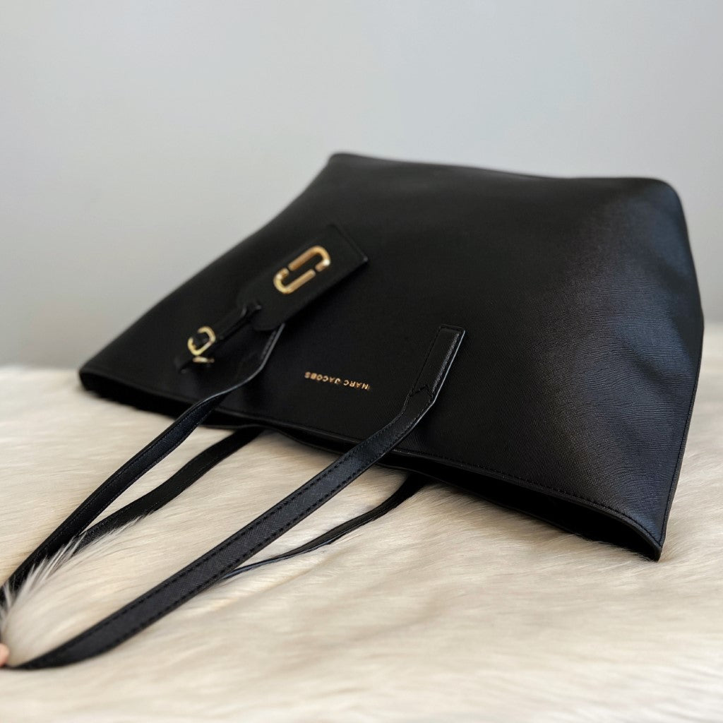 Marc Jacobs Black Front Logo Oversized Charm Shopper Shoulder Bag