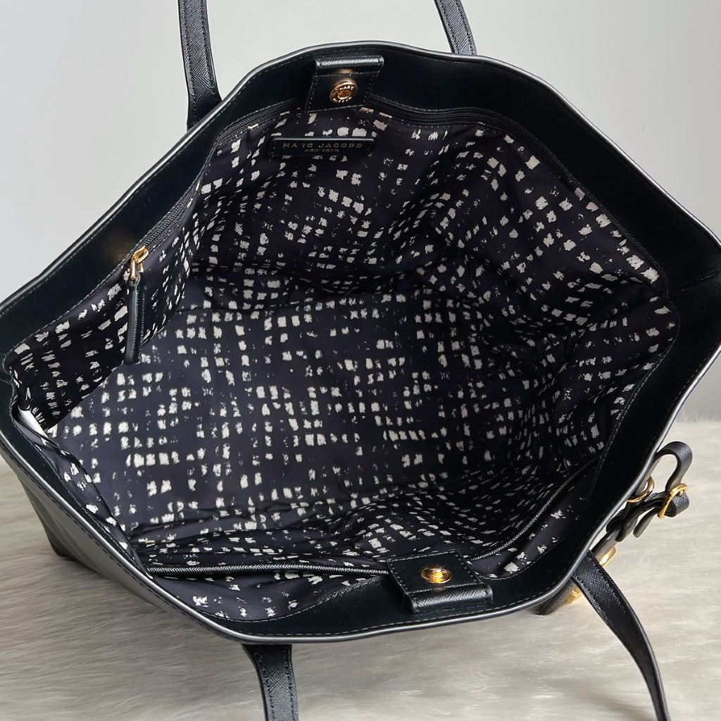 Marc Jacobs Black Front Logo Oversized Charm Shopper Shoulder Bag