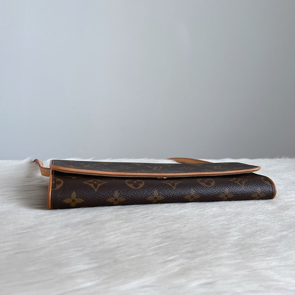Louis Vuitton Signature Monogram Pochette Twin GM Shoulder Bag Excellent