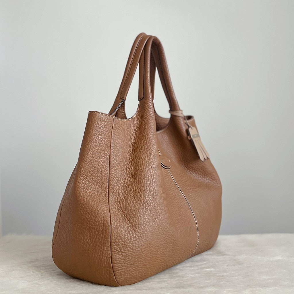 Tod's Caramel Leather Front Logo Large Shoulder Bag Excellent