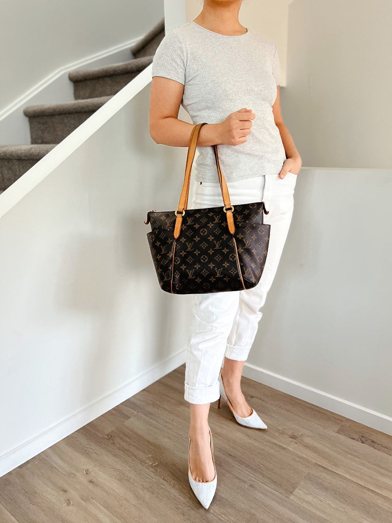 Louis Vuitton Signature Monogram Totally MM Shoulder Bag