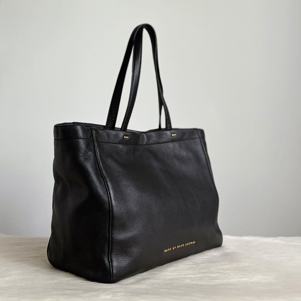 Marc Jacobs Black Leather Front Logo Carryall Shoulder Bag Excellent