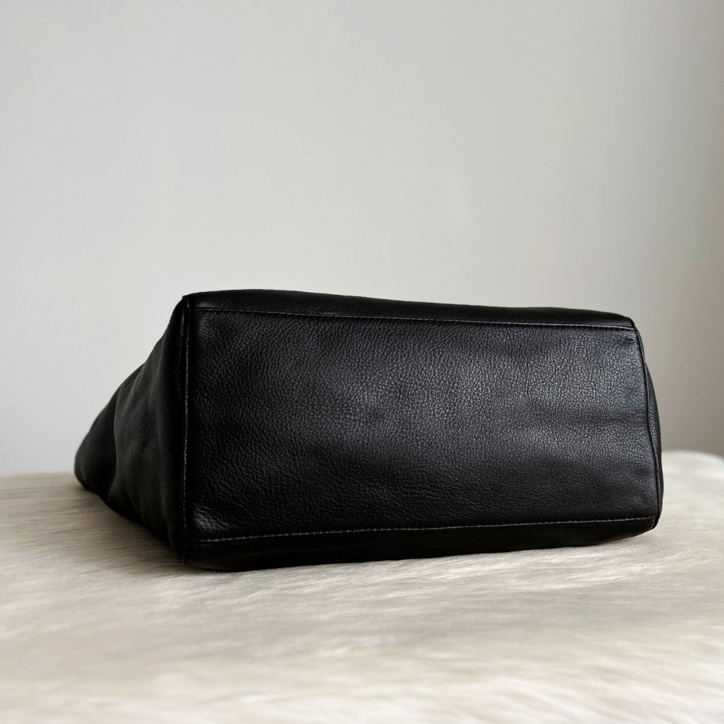 Marc Jacobs Black Leather Front Logo Carryall Shoulder Bag Excellent