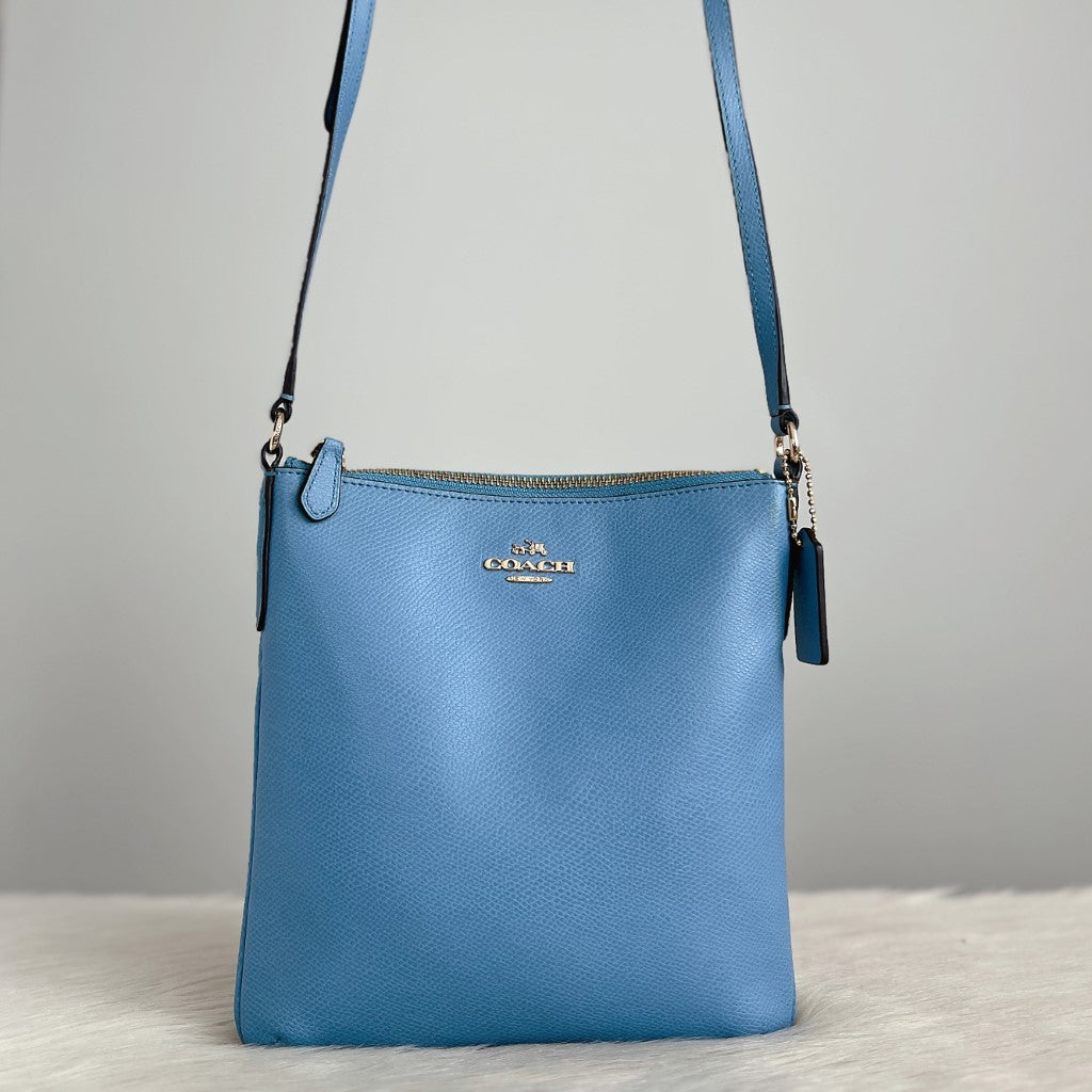 Coach Blue Leather Front Logo Crossbody Shoulder Bag Excellent
