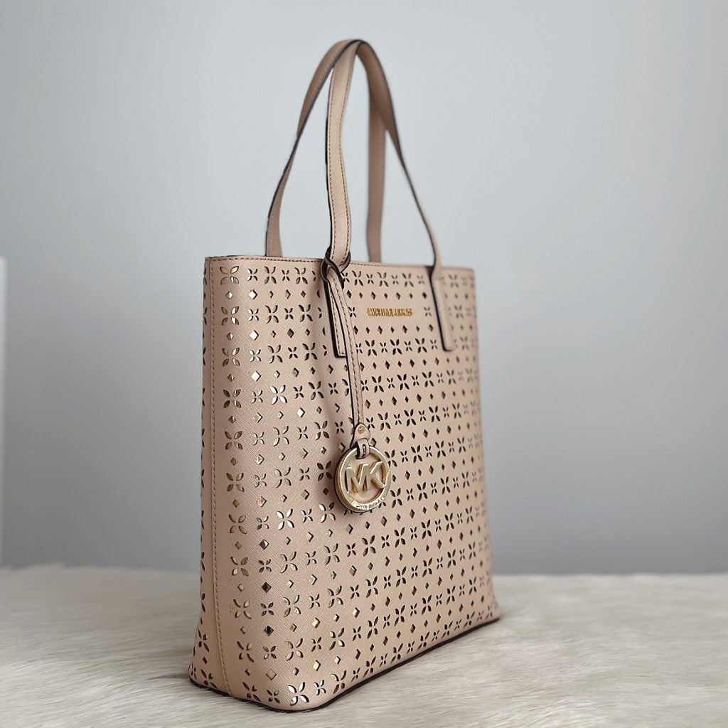 Michael Kors Beige Leather Cut Out Detail 2 Way Shoulder Bag Like New