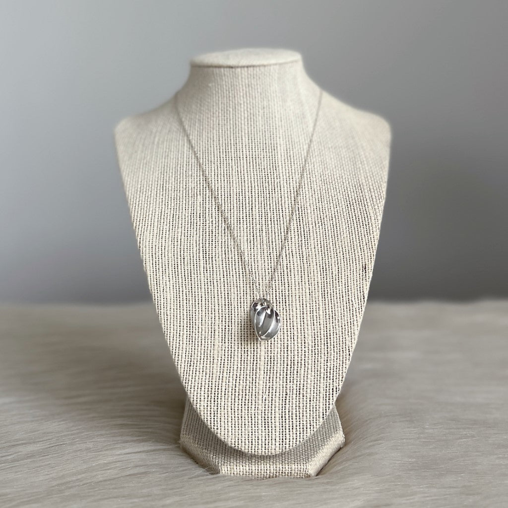 Tiffany & Co. Double Leaf Peretti Silver Necklace Excellent