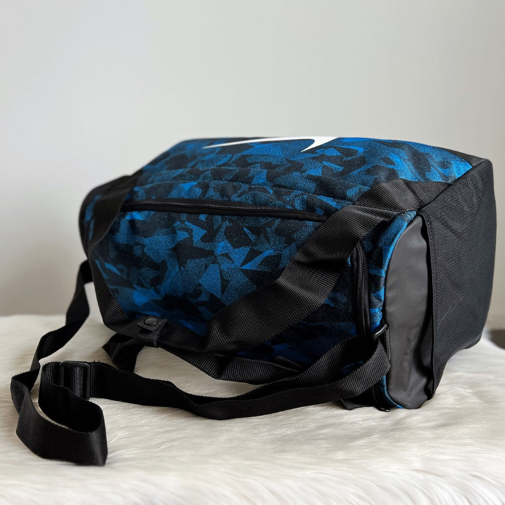 Nike Front Logo Large Sports Gym Shoulder Bag Like New
