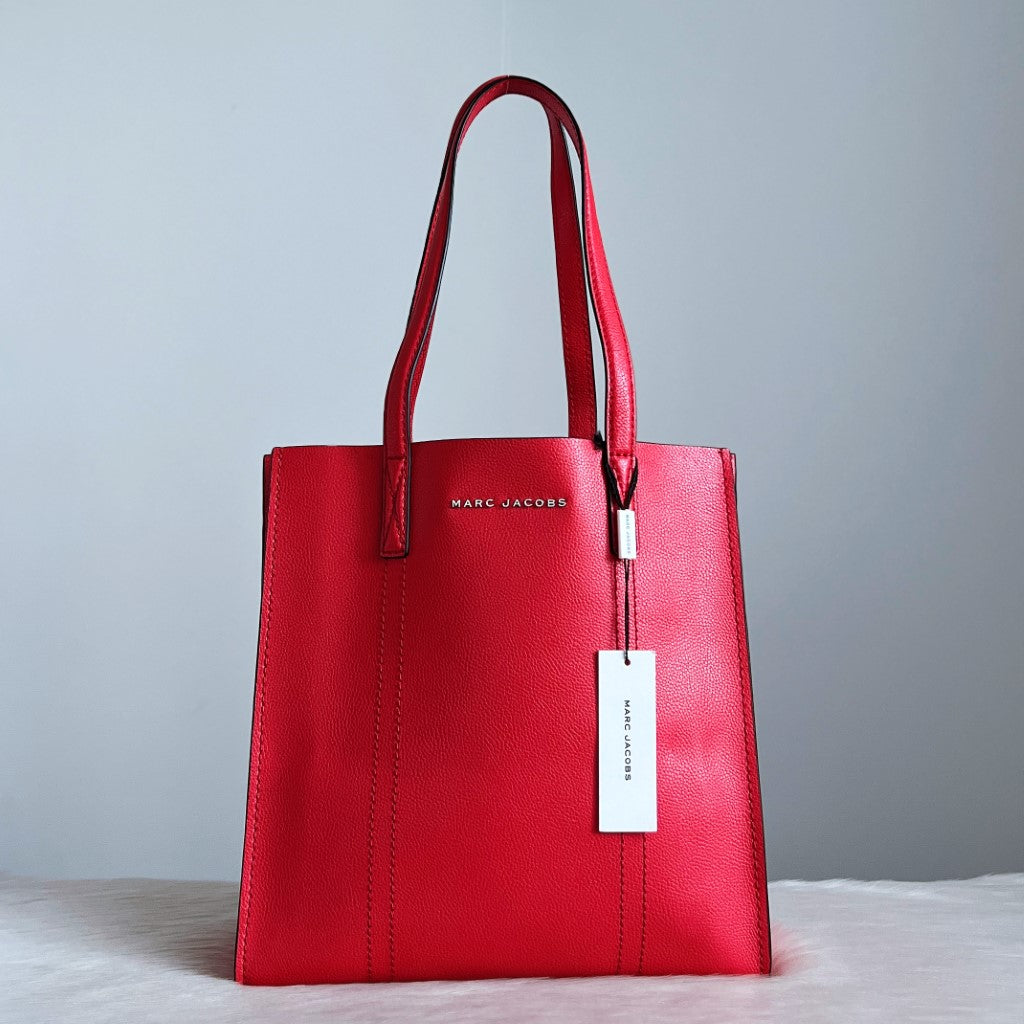 Marc Jacobs Red Leather Front Logo Triple Compartment Shoulder Bag New with Tags