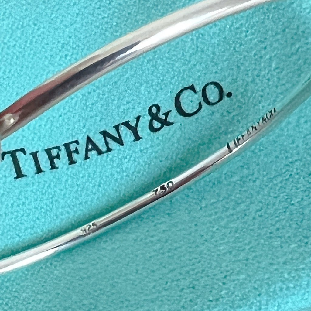 Tiffany & Co 18K Solid Gold Dot Detail Hook Bangle Excellent