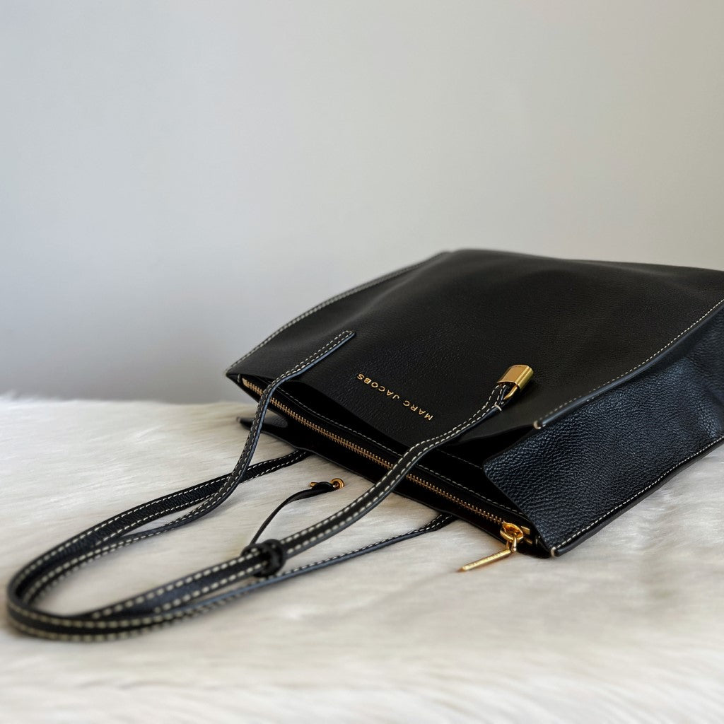 Marc Jacobs Black Leather Triple Compartment Shoulder Bag Excellent