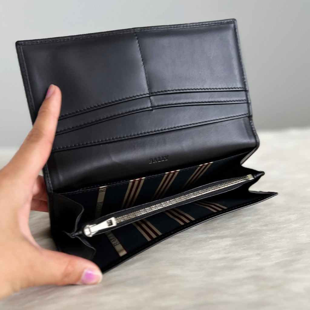 Bally Black Leather Front Buckle Detail Fold Long Wallet Like New